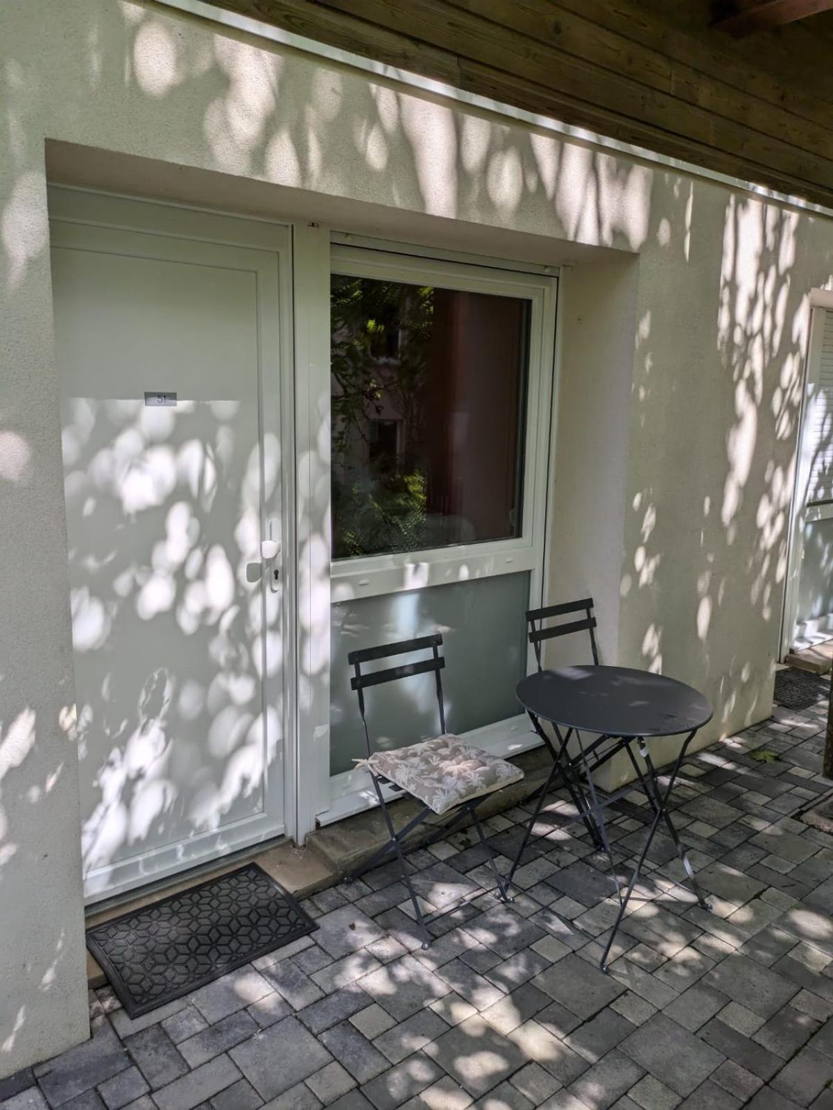 Studio Rez De Chaussee Avec Terrasse Centre Thermal Et Touristique - Casa Amneville Luaran gambar
